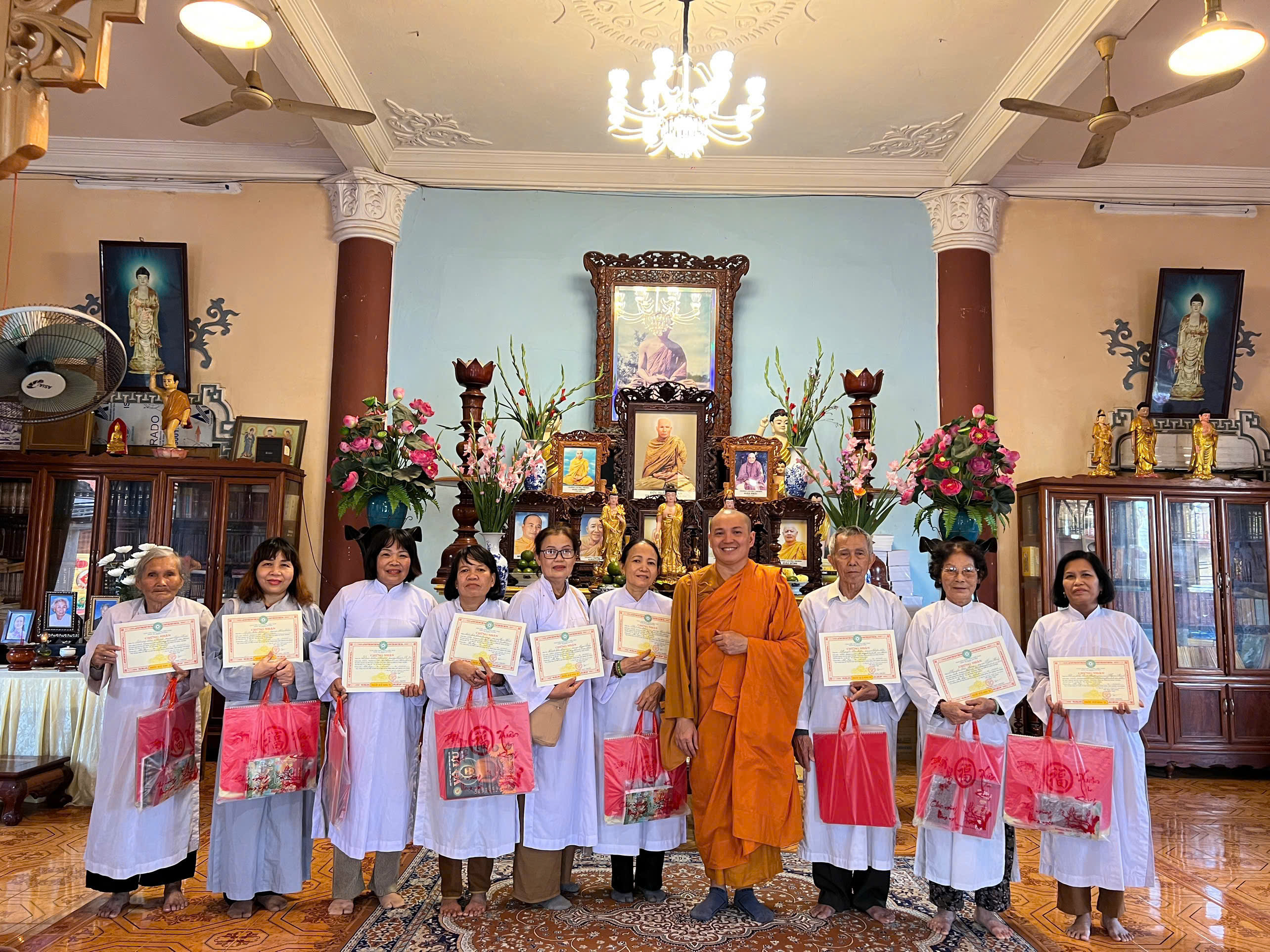 An Nhơn: Tịnh xá Ngọc Duyên tổ chức khoá tu Bát Quan Trai tổng kết cuối năm